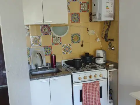 MONOAMBIENTE C/FRENTE EN LIBERTADOR 600 CON KITCHINET