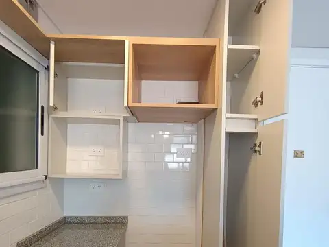 Monoambiente reciclado divisible con balcón (paquete)