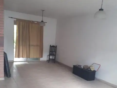 Casa 6 ambientes con 1 baño