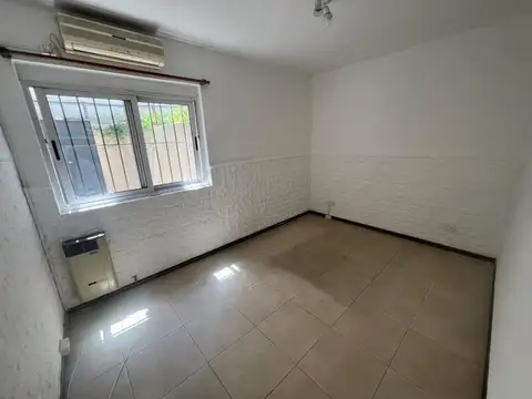 Depto Tipo Casa en Venta en Chacarita, USD 115.900