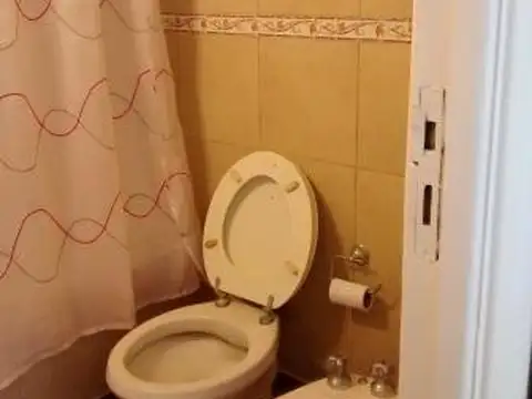Departamento en Balbanera 1 1/2 Frente Semipiso, Baño completo Impecable Muy Luminoso