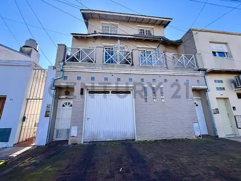 VENTA PH 3 AMBIENTES CARAPACHAY, PATIO Y BALCÓN, AL FRENTE