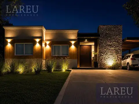 Casa en Venta con 6 cocheras