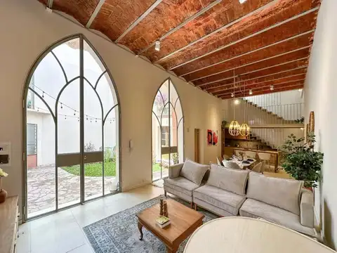 Casa de 3 dormitorios con patio, terraza y pileta en Dorrego 48 bis