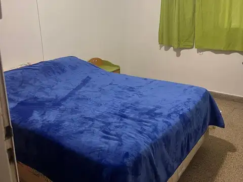 Casa 7 ambientes con 1 baño