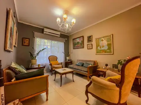 Casa 4 ambientes con 2 baños