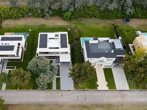 Casa 5 ambientes con 5 baños