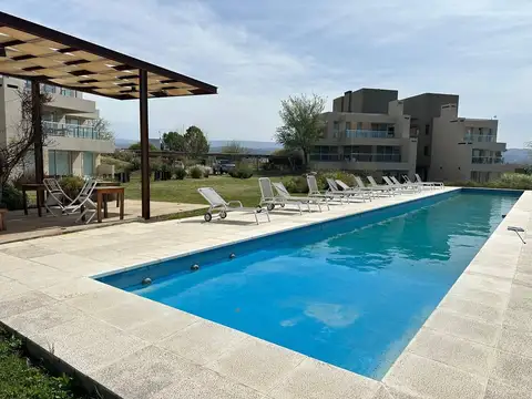 VENTA DEPARTAMENTO AMOBLADO 1DORM CARLOS PAZ GOLF