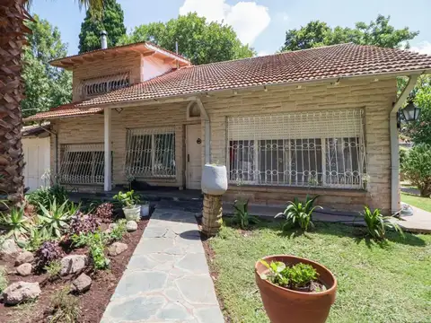 CASA EN VENTA SOBRE LOTE DE 1640 m² APTO CREDITO