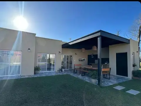 Casa Interna Con Pileta En Venta En Santa Isabel 100