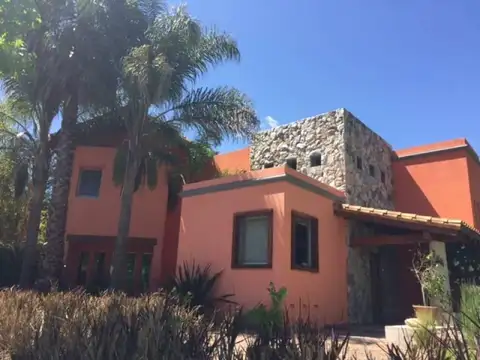 Casa 6 ambientes con 4 baños