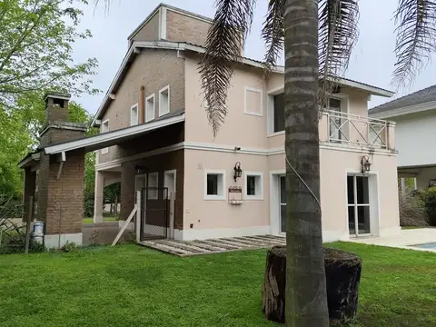 Casa en Alquiler con 1 cochera