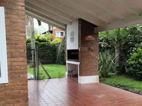 Casa en Alquiler en Villa Gobernador Udaondo, $ 2.900.000