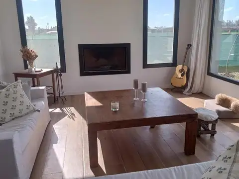 Casa en Alquiler Temporal con 2 cocheras