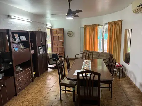 Casa 5 ambientes con 2 baños