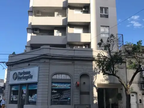 DPTO DE 1 DORM AMOBLADO EN URQUIZA Y RIOJA 