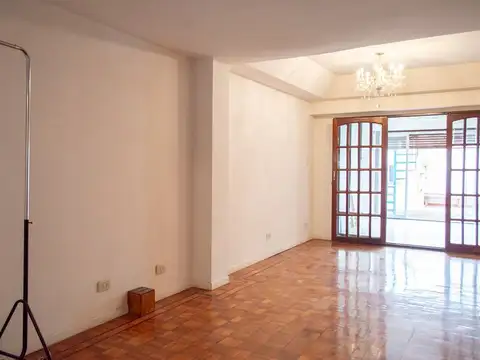 Depto Tipo Casa 6 ambientes con 2 baños