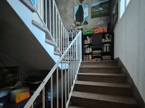 Casa 7 ambientes con 2 baños