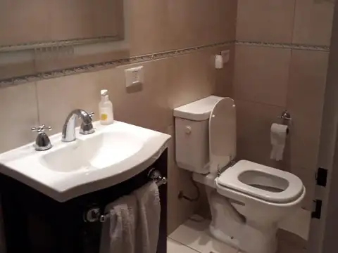 Casa en Alquiler Temporal con 4 cocheras