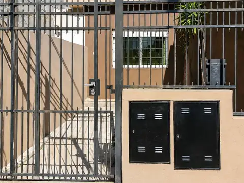 Venta casa tipo PH 3 ambientes, escucho ofertas!