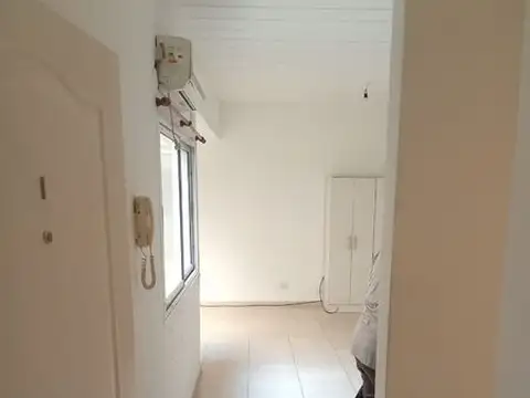 HERMOSO DEPARTAMENTO MONOAMBIENTE DIVISIBLE EN PB CON PATIO