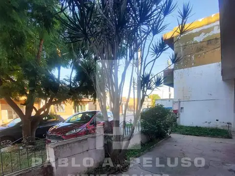 Casa 6 ambientes con 2 baños