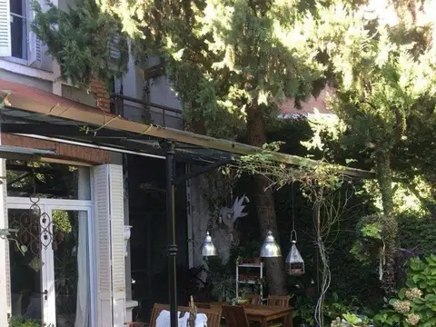 Casa en Venta con 3 cocheras