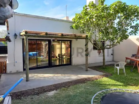 CASA DE 3 DORMITORIOS CON PATIO EN VENTA EN LA PLATA