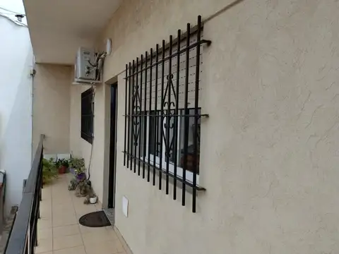 Depto Tipo Casa en Venta en Villa Sarmiento, USD 98.000