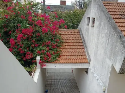 VENTA PH DE  3 AMBIENTES C/ TERRAZA  EN VILLA SARMIENTO
