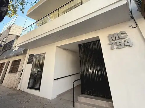 Dpto. de 2 Amb. en 1er piso con Balcón en Parque Avellaneda a Estrenar