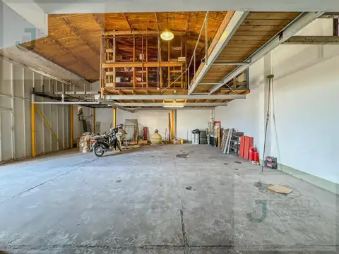 Oficina en Venta con 2 cocheras