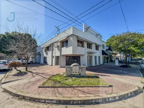 LOCAL COMERCIAL CON OFICINAS Y DEPOSITO EN VENTA. UNICO!