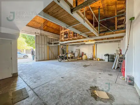 LOCAL COMERCIAL CON OFICINAS Y DEPOSITO EN VENTA/ALQUILER. UNICO!