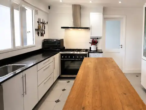 Casa en Alquiler en La Caballeriza, USD 2.300