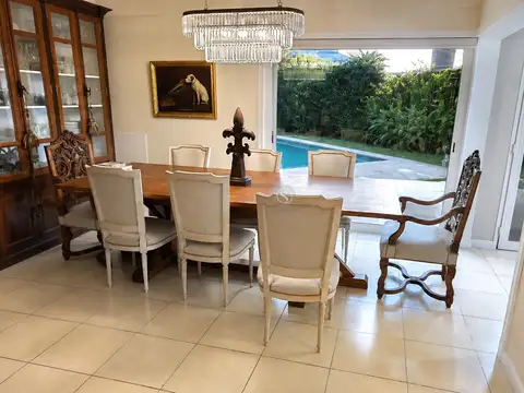 Casa 6 ambientes con 4 baños