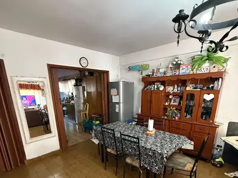 Casa 6 ambientes con 2 baños