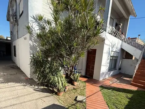 DOS CASAS DE 3 AMB Y 4 AMB EN MISMO LOTE