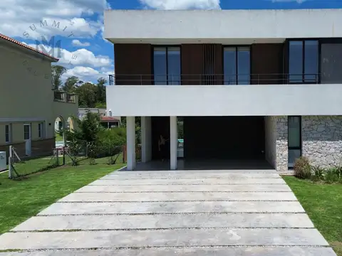 Casa en Alquiler de 4 dormitorios