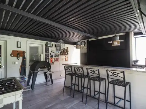 Casa en Alquiler con 1 cochera