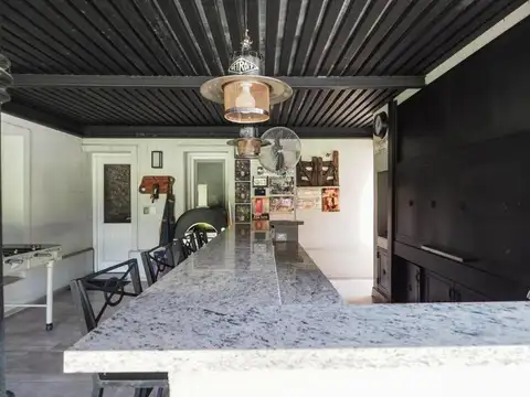 Casa 13 ambientes con 5 baños