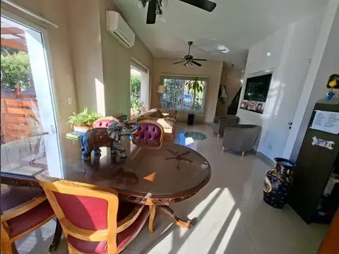 Casa 3 ambientes con 2 baños