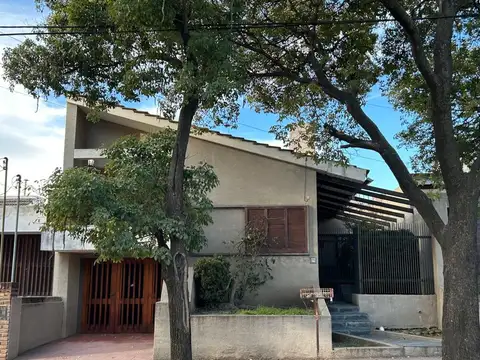 VENTA CASA 3 DORMITORIOS B° SAN SALVADOR CÓRDOBA