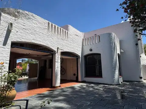 Casa 5 ambientes con 3 baños