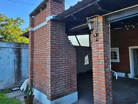Casa 5 ambientes con 1 baño