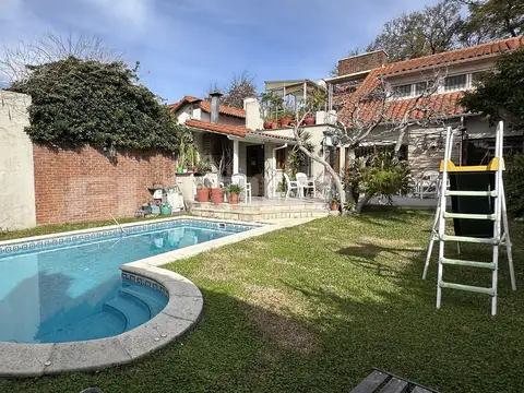 Casa en Venta de 6 Ambientes en Olivos Golf con Jardín y Pileta