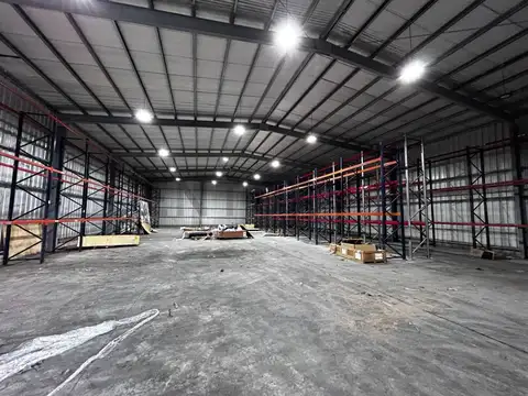Venta Galpón en Área Productiva La Plata. Av 520 y 200