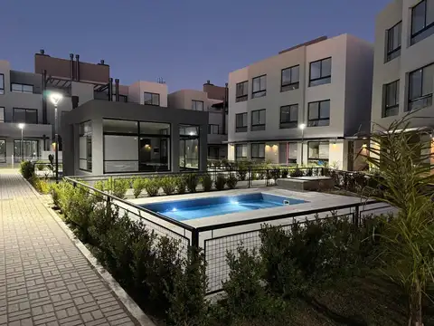 Venta depto. 4 amb. , cochera y jardin. Nordelta
