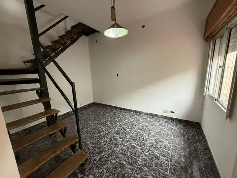 PH 4 AMB. DOS PLANTAS CON PATIO LIBRE