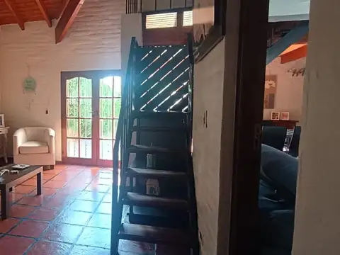 Venta de casa tipo colonial + quincho - rivadavia